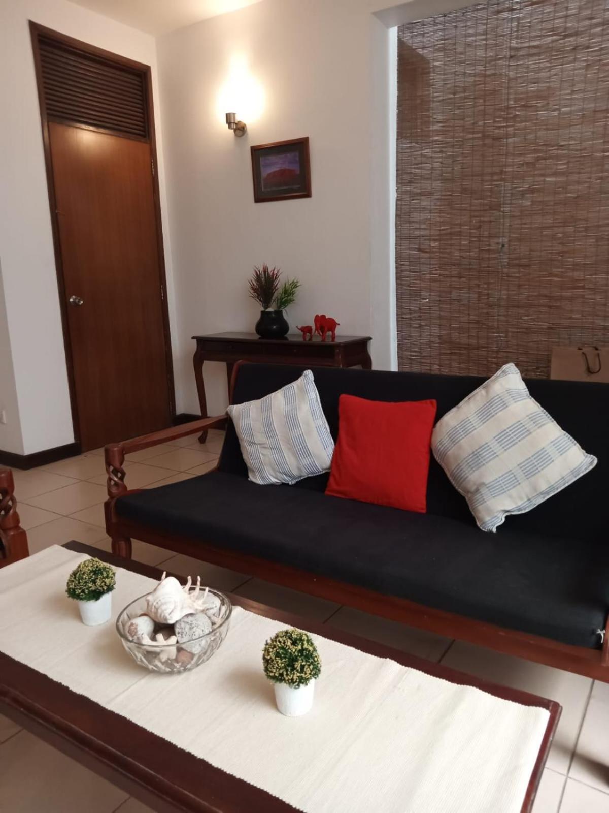 Chelsea Villa Bnb コロンボ エクステリア 写真